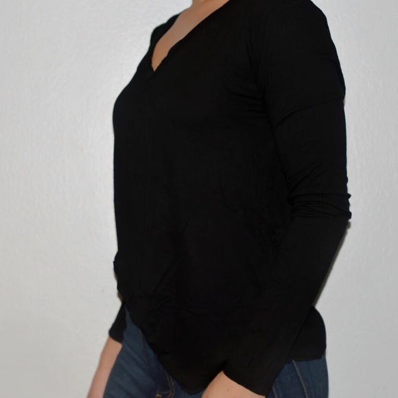 Sampson Simple V Neck - Picture 4 of 7